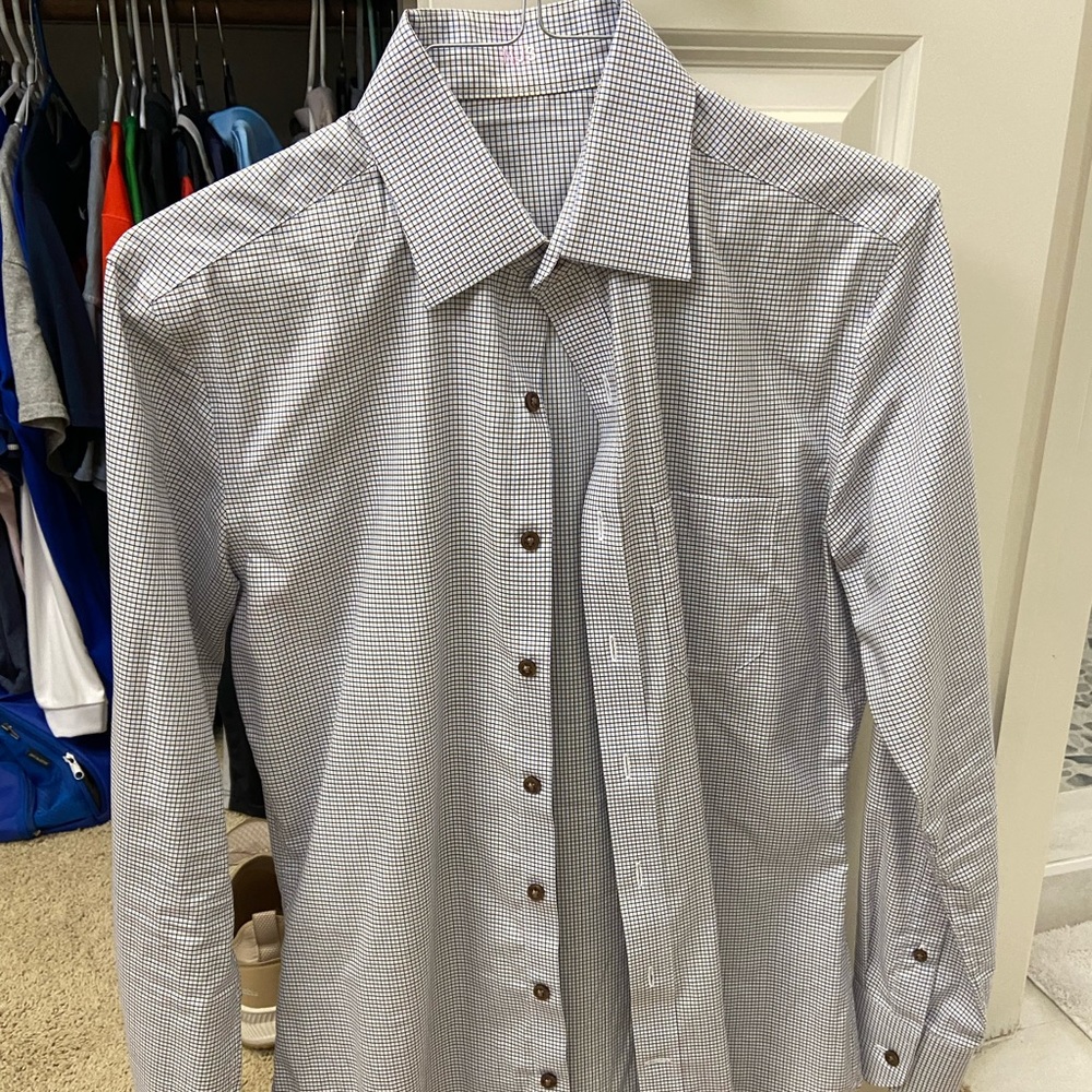 Custom mens dress shirt from J. Hilburn. Slim fit, arm length Approx. 33 1/2 in.